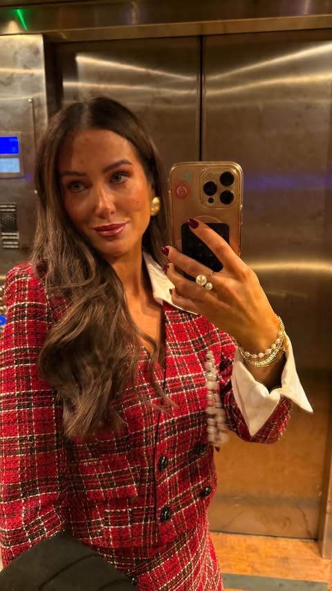 Instagram post by @louisemcdonnell_ for Bellamianta. Caption reads: [...] better. Outfit better. Mood better.....