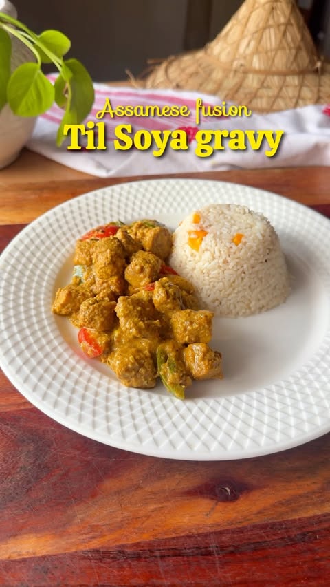 Instagram post by @leena_mili_ for Fortune Foods. Caption reads: Til Soya gravy veg thokar dina enedore ebar khai....