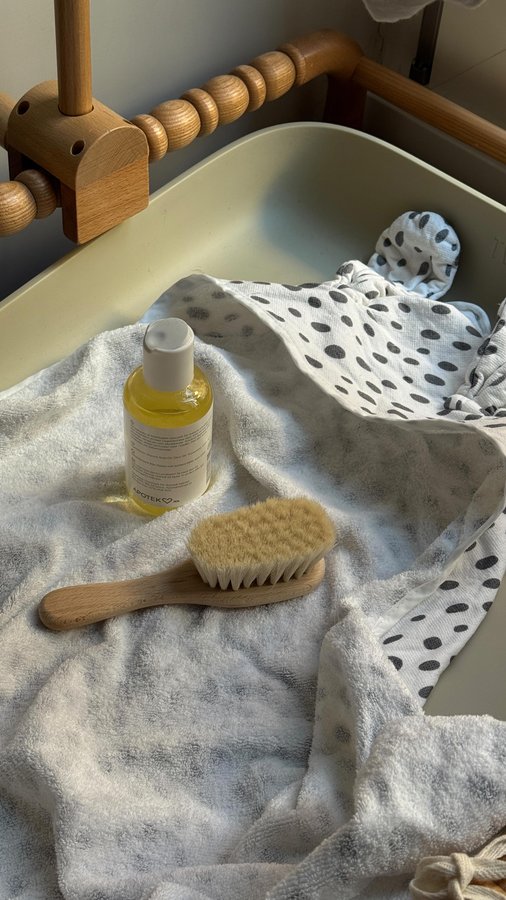 Instagram post by @aalexandraeklund for Twistshake. Caption reads: Advertisement for @twistshakebaby who currently....