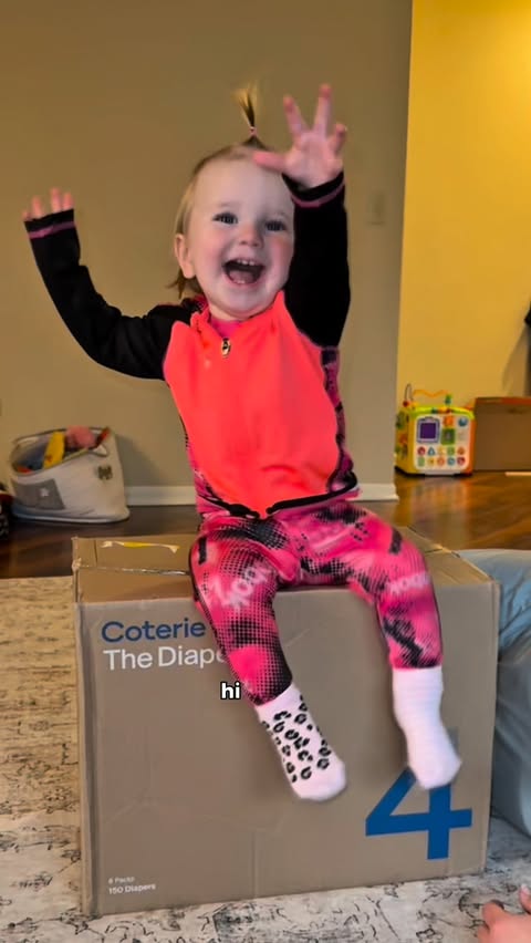 Instagram post by @themessymamalife for Coterie. Caption reads: 🚨DISCOUNT CODE: VLEAR 🚨#coteriepartner....