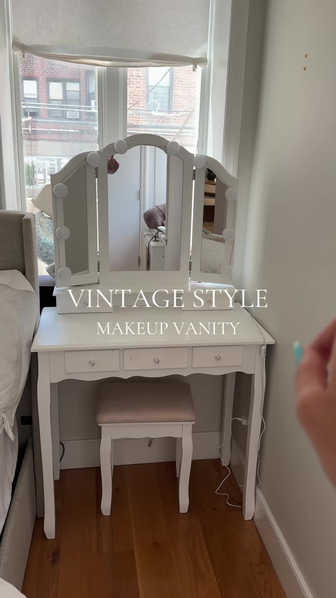 TikTok post by @estihana_ for Sikaic. Caption reads: [...] #vanitymirror #vanitymakeup #home @Sikaic....
