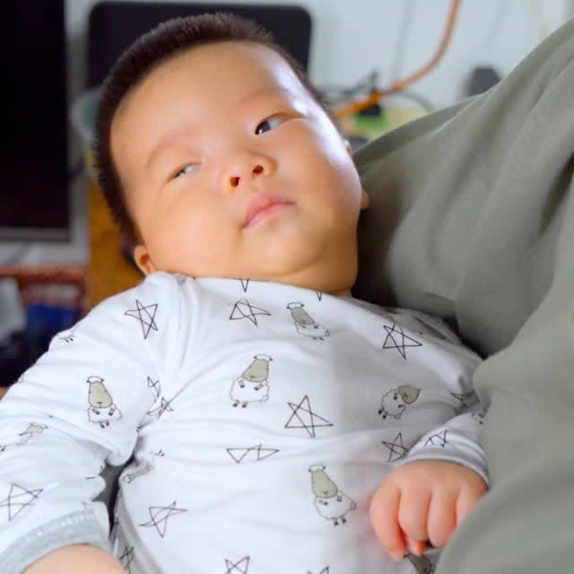 Instagram post by @simongirlllllll for Hegen. Caption reads: [...] best gift for dads this Father’s Day? @hegen....