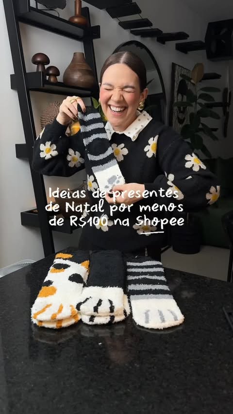 Instagram post by @home_gaabycosta for Shopee. Caption reads: Ideias de presente de natal por menos de R$100 lá....