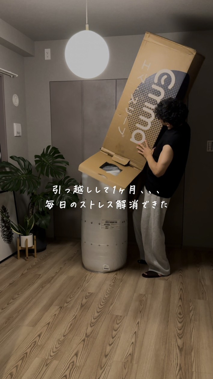 Instagram post by @ky_life_co for Emmasleepjapan. Caption reads: 【引っ越して1ヶ月、、、やっと悩み解決】

引っ越して1ヶ月の間、シングルベットから毎日のように落下....