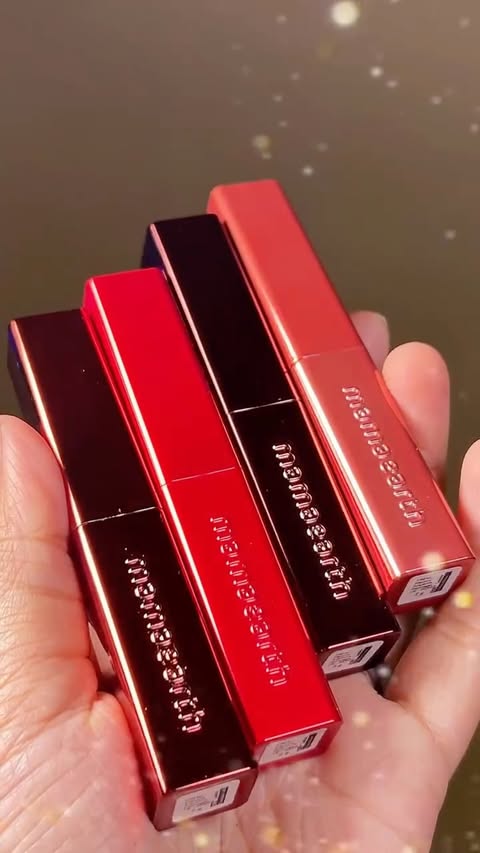 Instagram post by @_skinfluencee_ for Mamaearth. Caption reads: The more, the merrier 💄✨
Mamaearth’s Buy 2 Get 2....