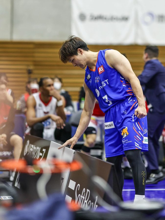 Instagram post by @h1s2g2w1_n for 2XU. Caption reads: Trust the grind.
#2XU
#ツータイムズユー.