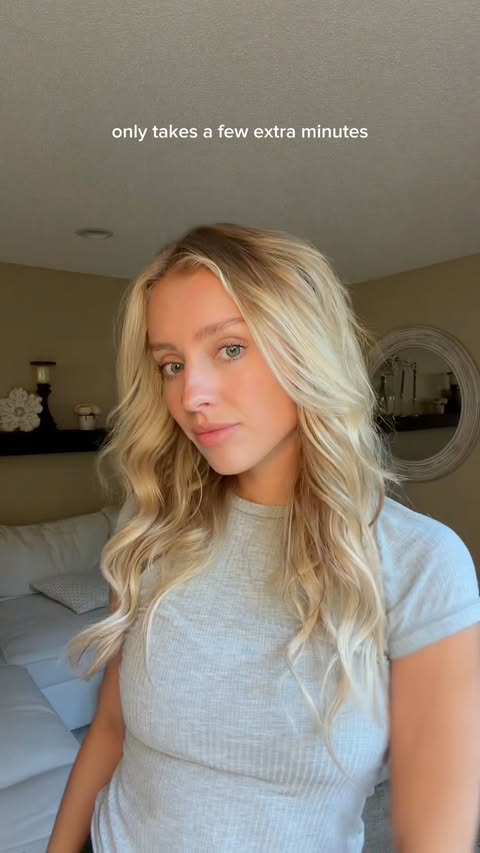 Instagram post by @daisyykent for BELLAMI Hair. Caption reads: [...] extensions? No problem 💇🏼‍♀️💁🏼‍♀️....