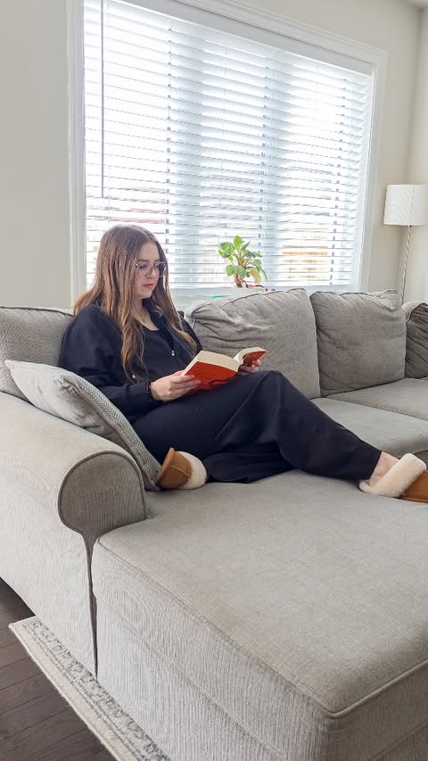 Instagram post by @lindsaylemon for Knix. Caption reads: [...] home and the chaos resumes 🤣 Loving my....