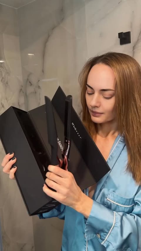 Instagram post by @stylesprinter for FHI Heat. Caption reads: [...] then sleek definition with the @fhiheat....