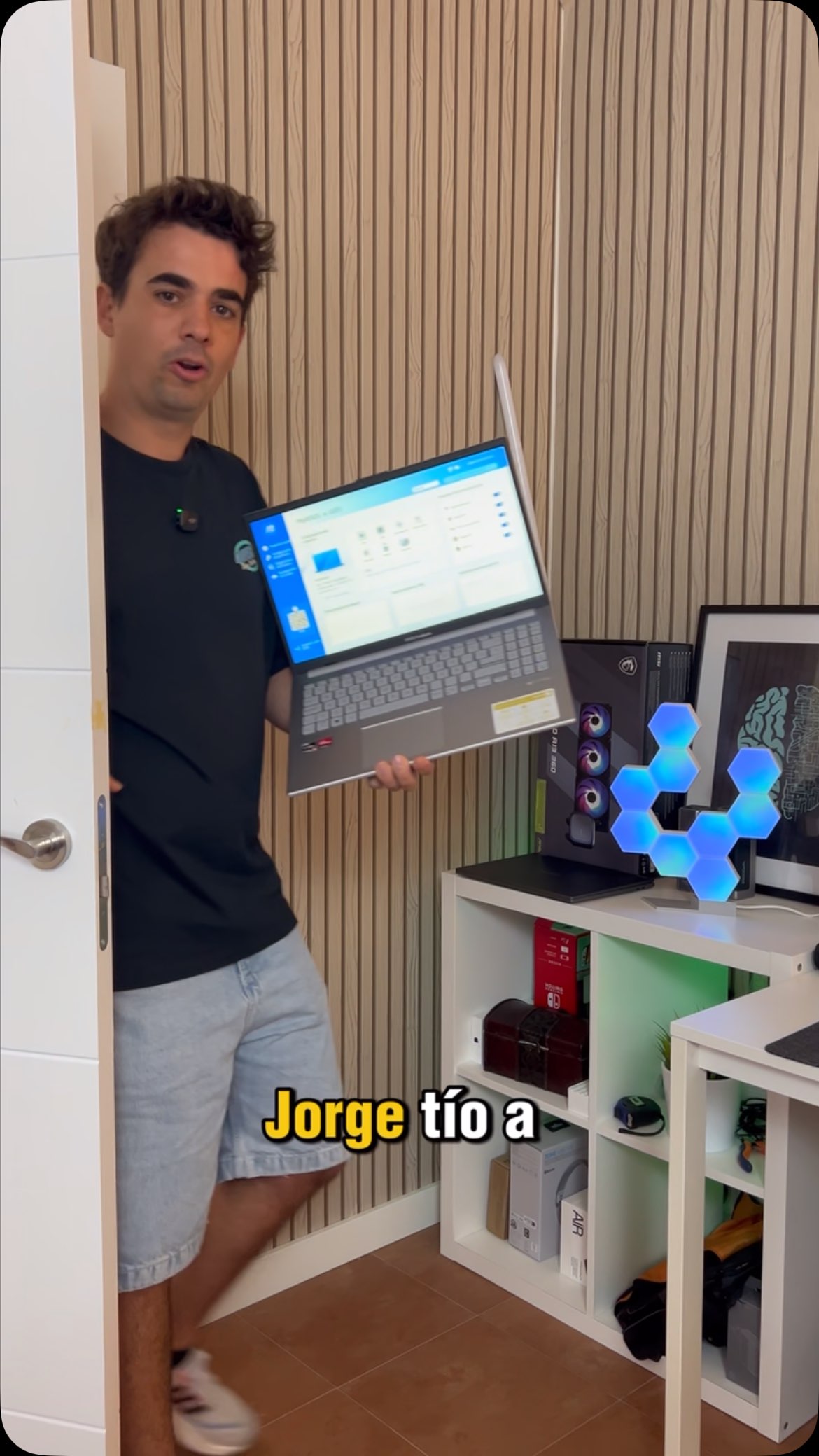 Instagram post by @jorgeizquierdo.tech for Gvgmall. Caption reads: 💻 ¿Tienes un portátil nuevo y solo arranca en....