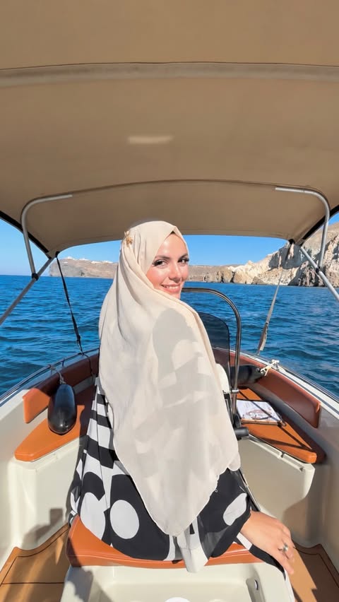 Instagram post by @inesnayli for GetYourGuide. Caption reads: [...] you’re all set! 😍 I booked through....