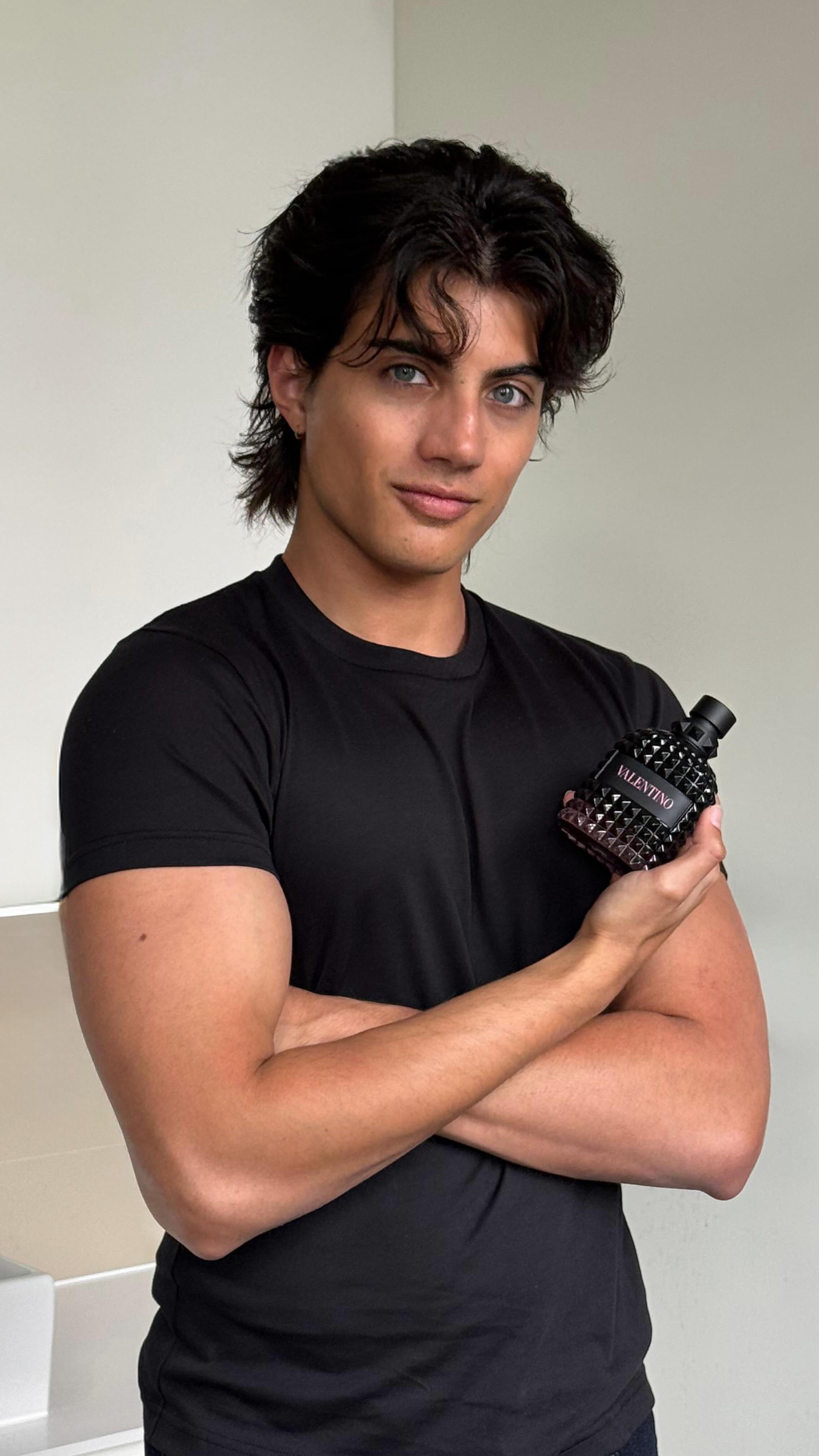 Instagram post by @nic.kaufmann for Valentino Beauty. Caption reads: Anzeige / the memories Born in Roma Uomo Intense....