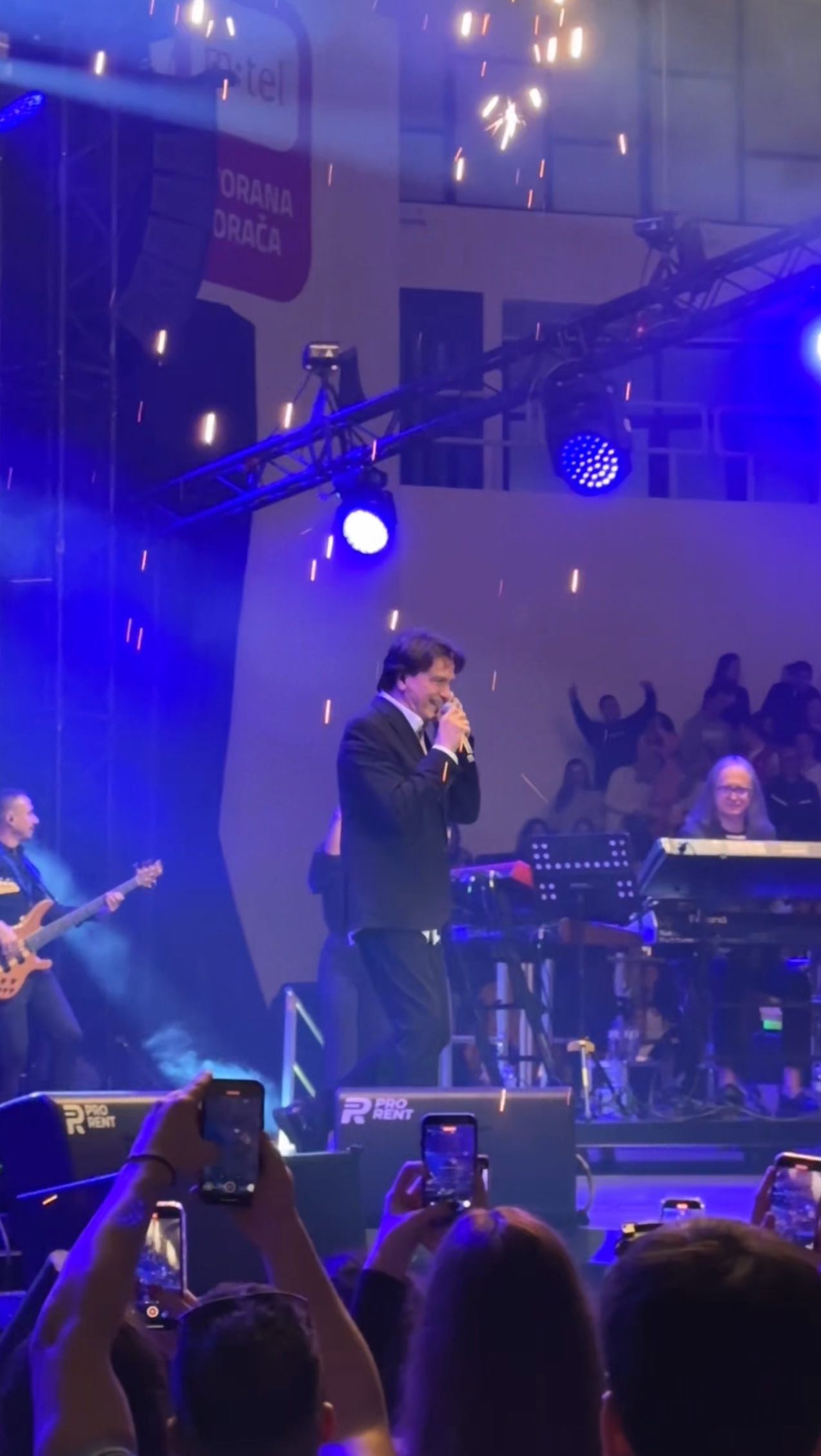 Instagram post by @nichimizazvan for Ploom. Caption reads: [...] ČOLINA PESMA?!? 👁️

TRULY UNIQUE TRENUCI....