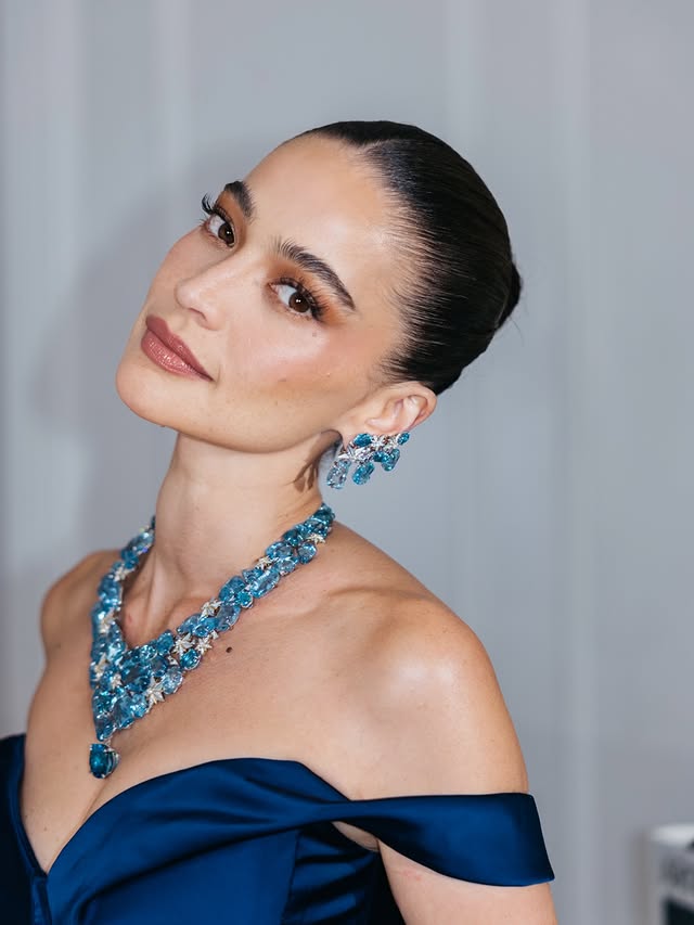 Instagram post by @annecurtissmith for Tiffany & Co.. Caption reads: Drenched in blue 💎🩵 beautiful evening spent with....
