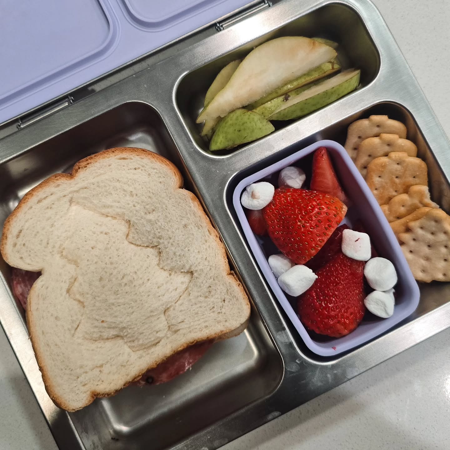 Instagram post by @lifewithmytribe_ for Bentgo. Caption reads: [...] festive lunches for the girls in their....