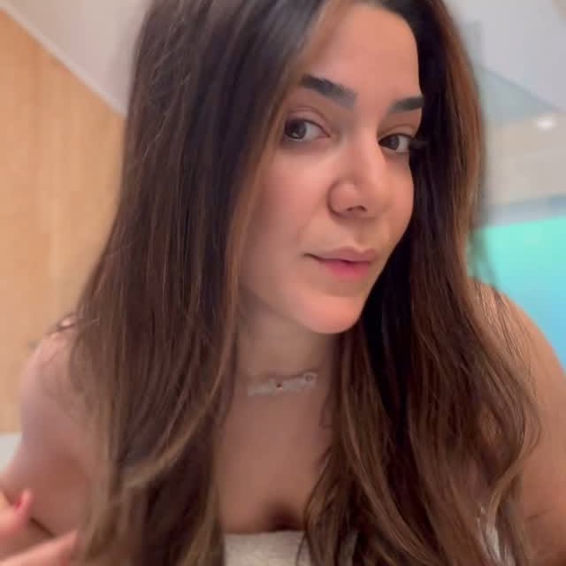 Instagram post by @negarain for Hairtamin. Caption reads: [...] THEE right dry shampoo  for brunettes!....