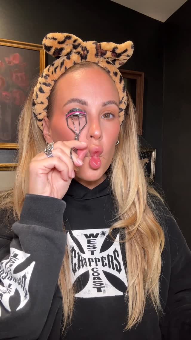 Instagram post by @torielynnbliss for iMethodBeauty. Caption reads: 10 minute morning makeup 😇🤎
Comment “LINKS” For....