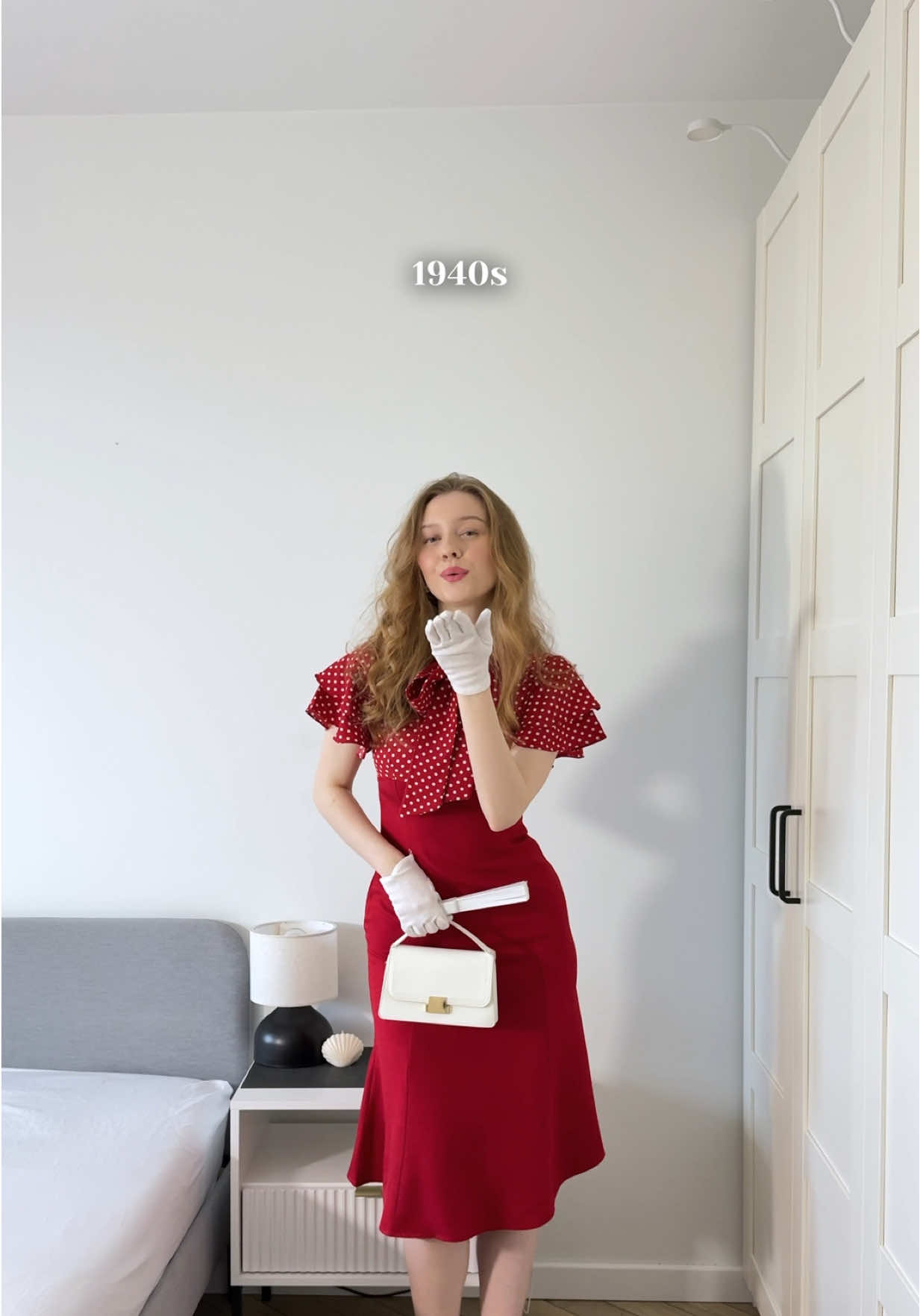 TikTok post by @yanaaesth for Retro Stage. Caption reads: @RETRO STAGE SHOP ♥️ Check out the link in my bio....