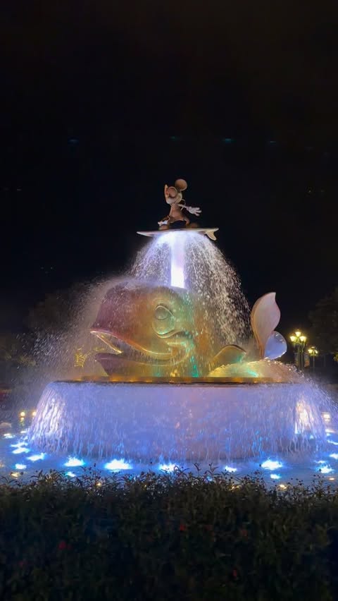 Instagram post by @cave_0f_wonders for Hong Kong Disneyland. Caption reads: ✨ 🐳 - 🏰 🇭🇰 ✨ #HKDL #hongkongdisneyland....