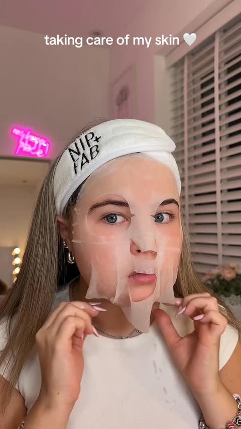 Instagram post by @makeupizzyy for Bondisands. Caption reads: taking care of my skincare in 2026 🤍 this is your....