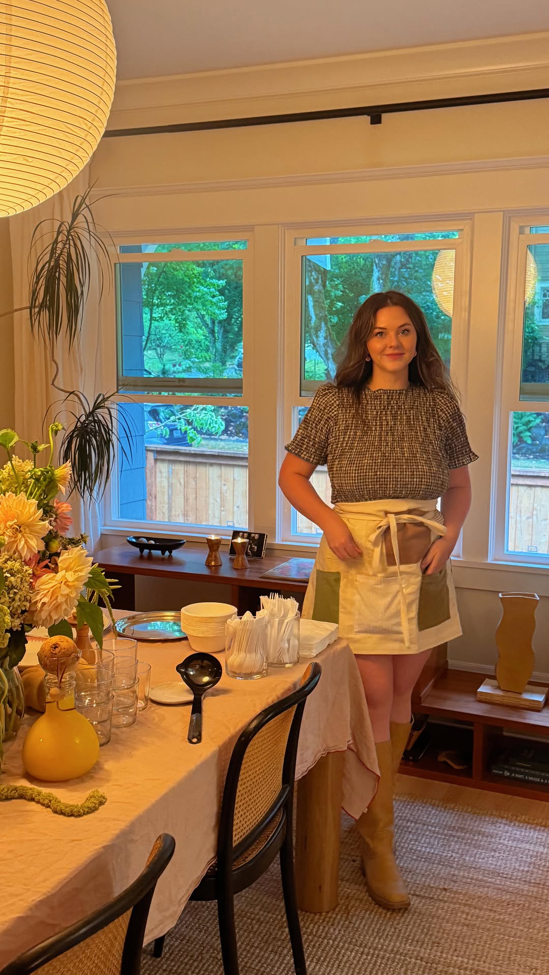 Instagram post by @foodiesnitch for Evite. Caption reads: Cozy Café at home with @evite ! The best parties....