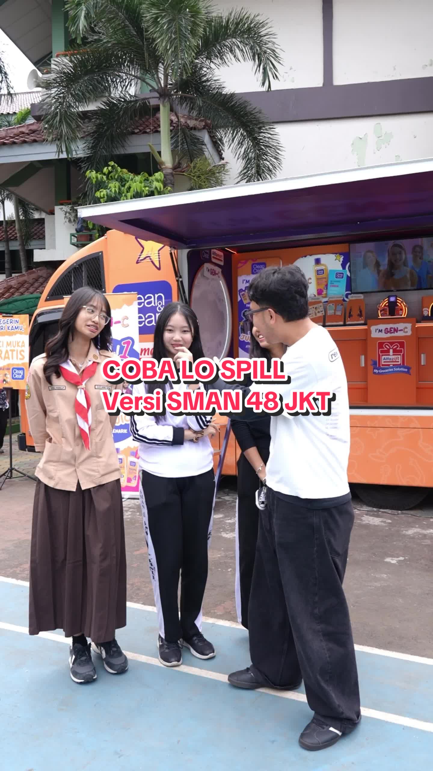 TikTok post by @atharalikhwan for Clean & Clear. Caption reads: #CobaLoSpill!!! kali ini gue lagi ada di SMAN 48!!....