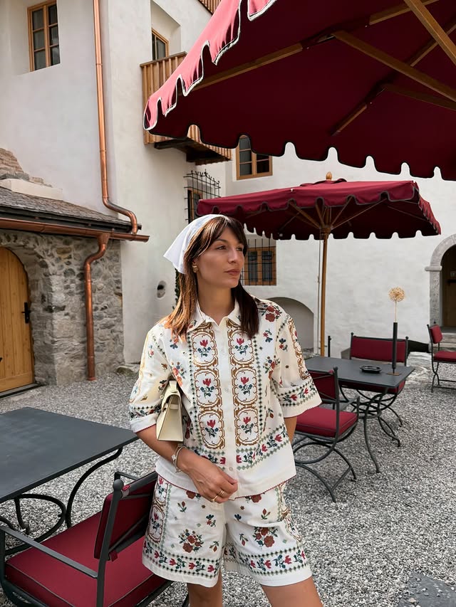 Instagram post by @carlotta.rubaltelli for Weekend Max Mara. Caption reads: [...] ⛰️✨😍 @castelbadia / invited ——....