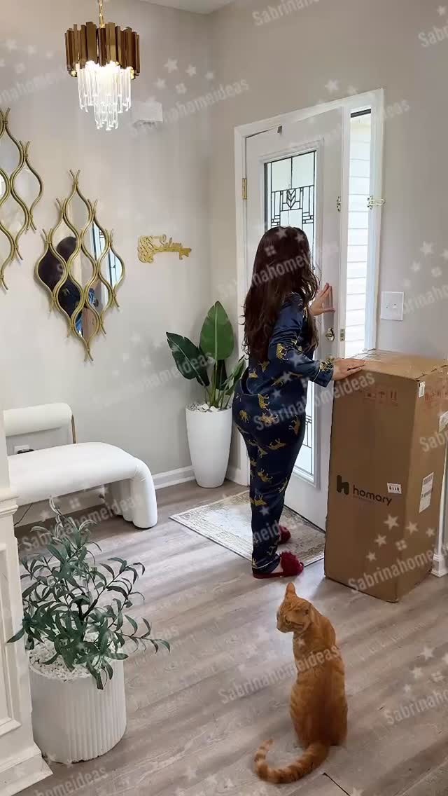 Instagram post by @sabrina__ramzi for Homary. Caption reads: Snippets & Reality : ✨taking you along on unboxing....