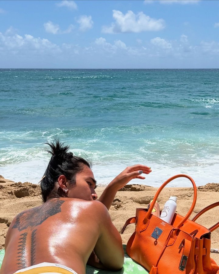 Instagram post by @bretmanrock for Sun Bum. Caption reads: [...] up ☀️ Bums out 🍑 is my life moto 🤭✨....