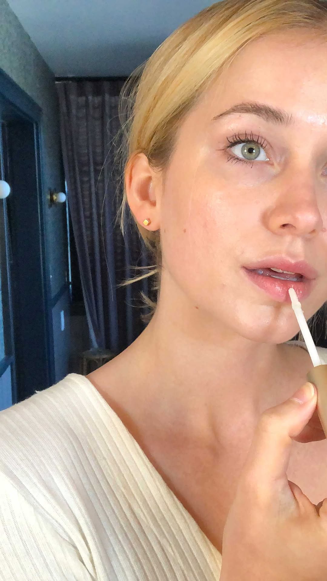 Instagram post by @elizabethlail for Janeiredale. Caption reads: Happy skin loving makeup brought to you by the....