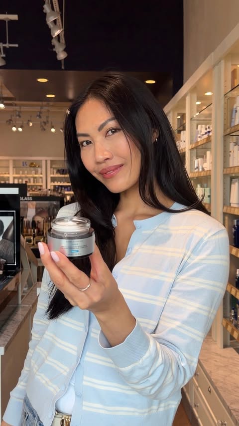 Instagram post by @itsjulialee for Bluemercury. Caption reads: [...] @skinceuticals Peptide Power Event at....