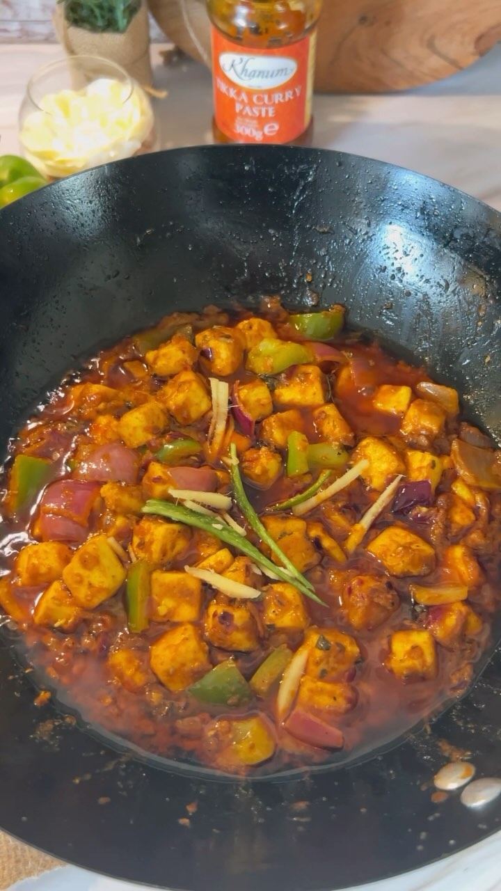 Instagram post by @minnas_lifestyle for Khanum's. Caption reads: Paneer tikka karahiii 📍 ✅ take half cup oil add....