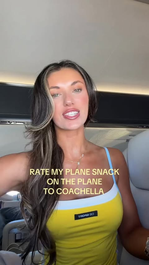 Instagram post by @zarahkelleher for SkinnyDipped. Caption reads: [...] plane snack on the way to Coachella....