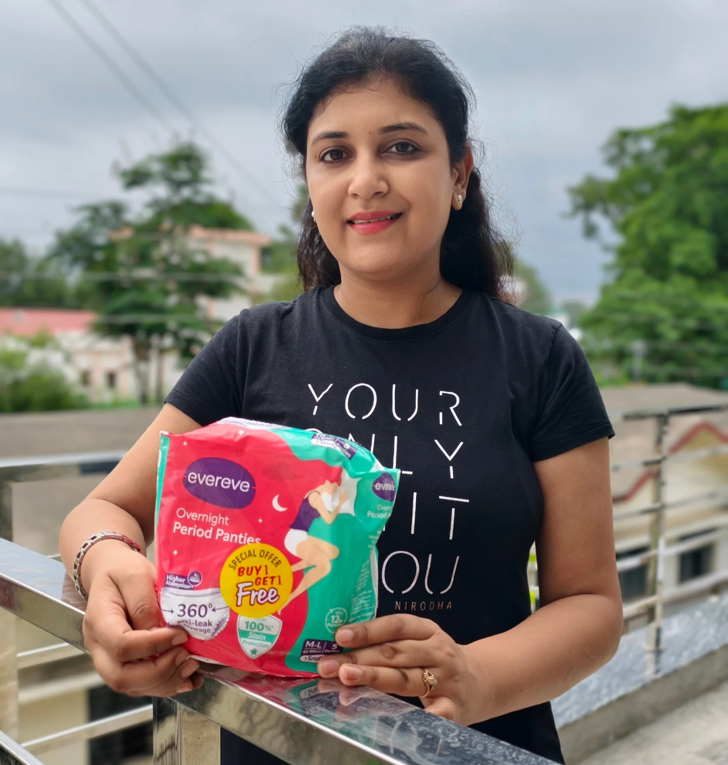 Instagram post by @sonal_island_vibes for Evereve. Caption reads: Say goodbye to pads and hello to all-day comfort....
