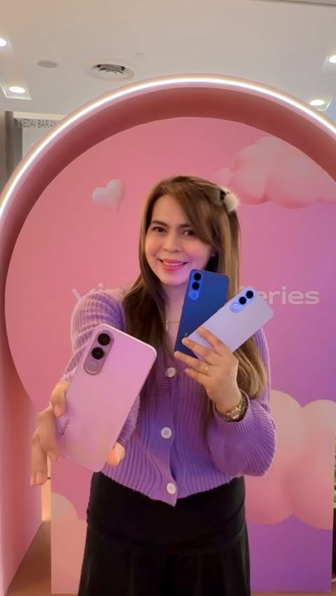Instagram post by @prettyraine08 for vivo Malaysia. Caption reads: [...] #PurpleWalkWithV70FE #vivoMalaysia.