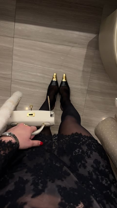 Instagram post by @lisa_derzhavina for THE COMMENSE. Caption reads: Delivered: the DRESS ✨
From @commense.official my....