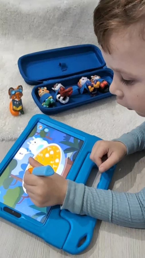 Instagram post by @vanessa93_x for Edurino. Caption reads: [...] and fun? 📚🎮
We've been using @edurino_uk ,....