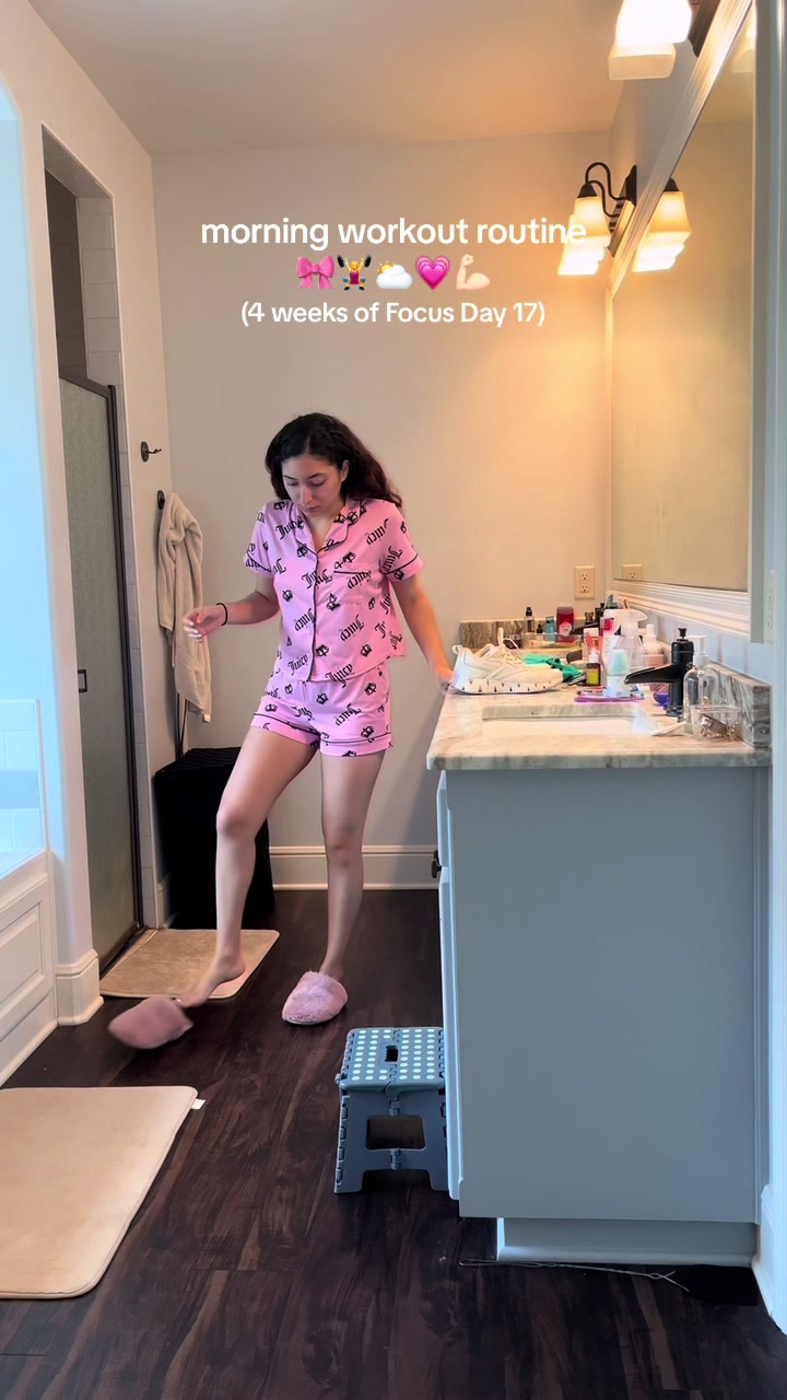 TikTok post by @angelaxsantanaa for BODi. Caption reads: [...] this strong in a short amount of time. @BODi....