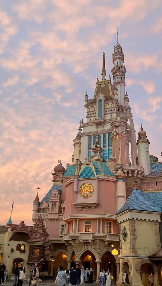 Instagram post by @aishwaryabansal_ for Hong Kong Disneyland. Caption reads: Happiest day of my life 💖👸🏻 @hkdisneyland ✨....