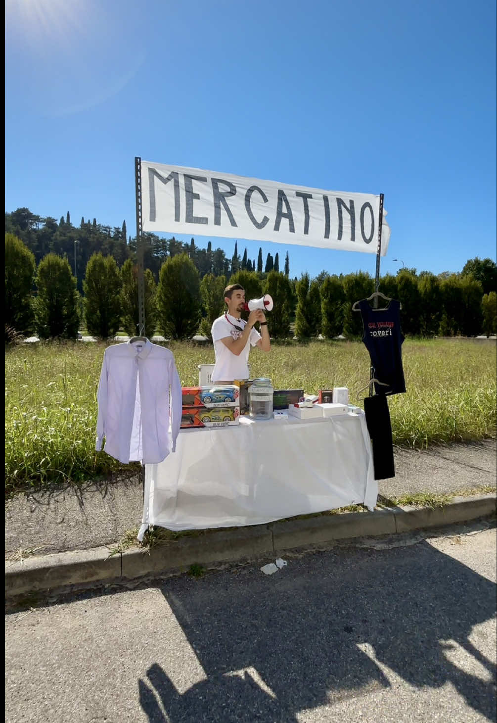 TikTok post by @dieffebros for Vinted. Caption reads: Mi raccomando seguiteci su #Vinted DIEFFEBROS....