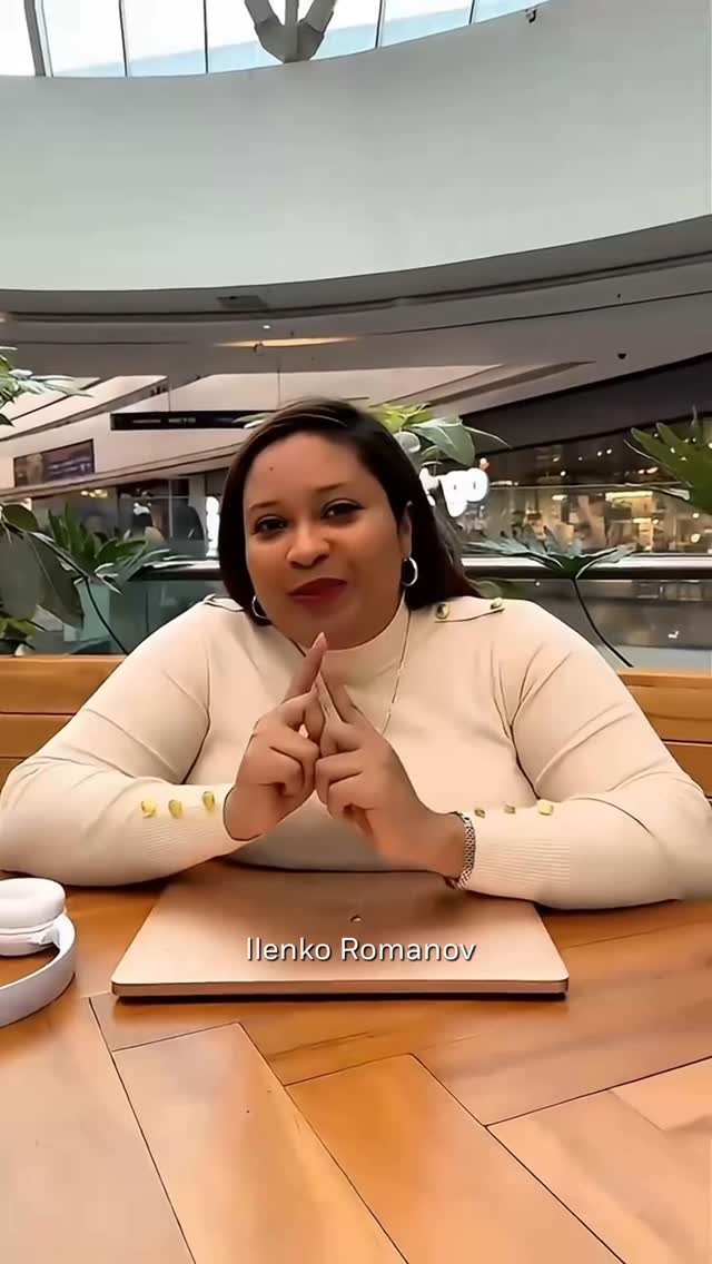 Instagram post by @evamuozbenitez for Penguin. Caption reads: Cuando creías que no podía ponerse mejor escucho....