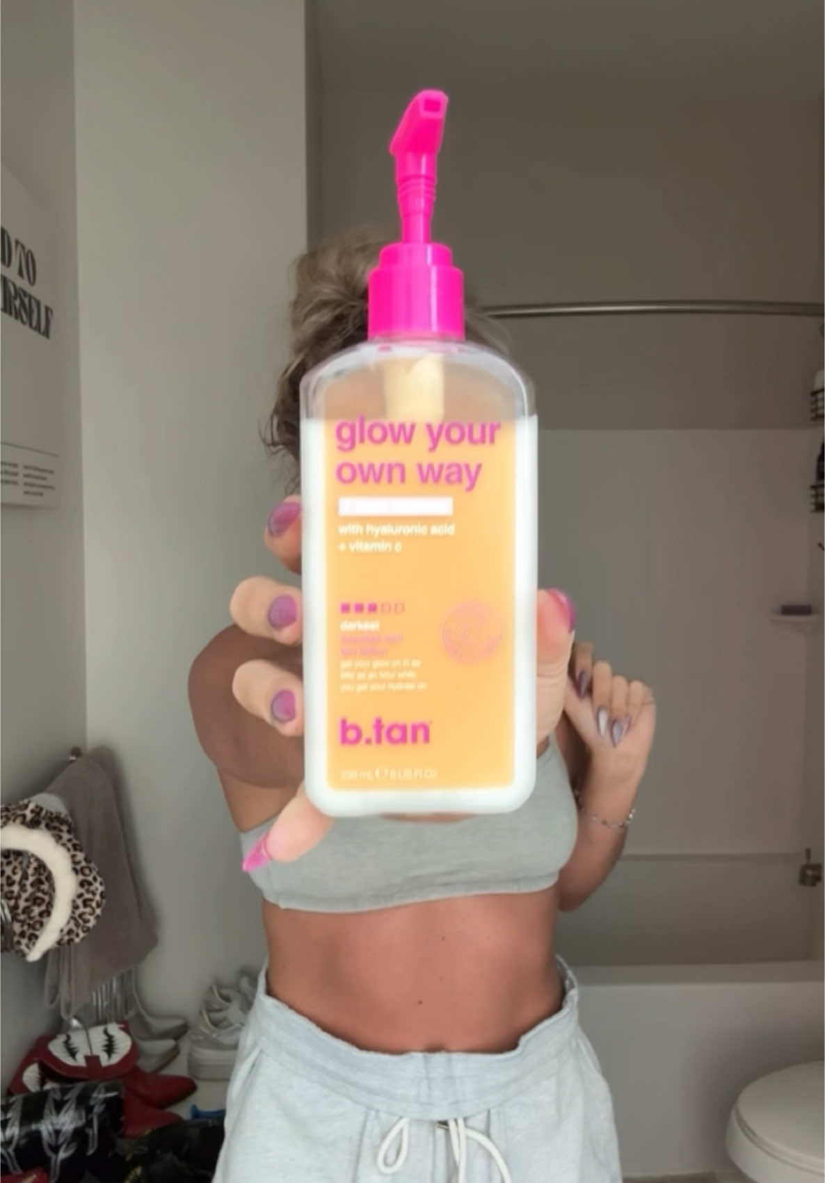 TikTok post by @lillianclairee for b.tan. Caption reads: [...] tan w me❣️🫶🏻 #selftan #tan #tanning #btan....