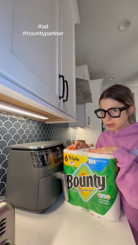 Instagram post by @lifewithgill_ for Bounty Paper Towels. Caption reads: [...] POV: moving back to college....