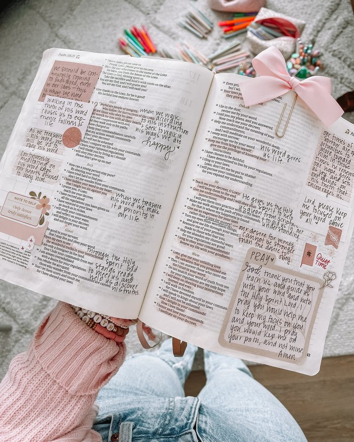 Instagram post by @prettylittlebibles for Mr. Pen. Caption reads: Roundup of my favorite Bible safe highlighters....