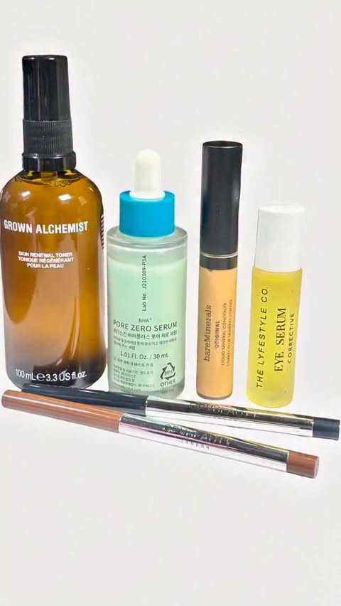 Instagram post by @dezdmc for bareMinerals. Caption reads: #tryittuesday|💁🏻‍♀️ Play, Beauty, and Spread JOY....