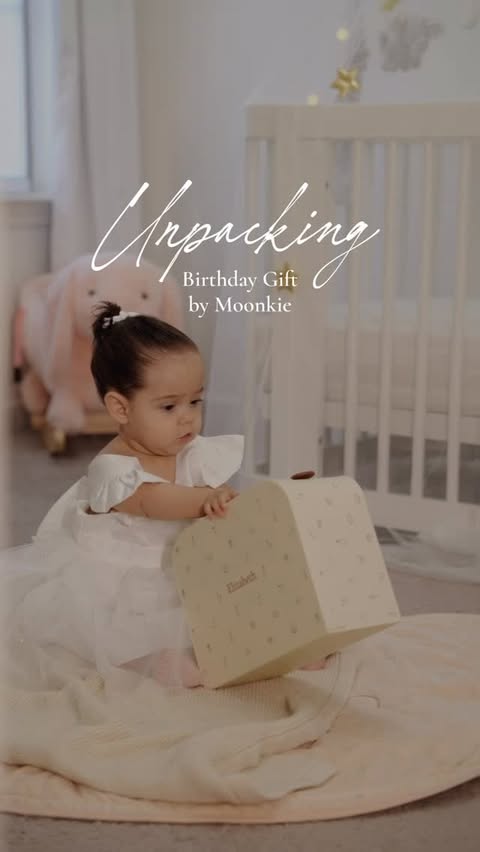 Instagram post by @katerynaramirez for Moonkie. Caption reads: [...] play with every single piece 🤍

This....