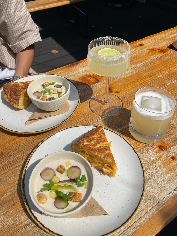 Instagram post by @bristolfoodfinds for Cutter & Squidge. Caption reads: August dump🌮🤩🥂🍗 Very very late posting this....