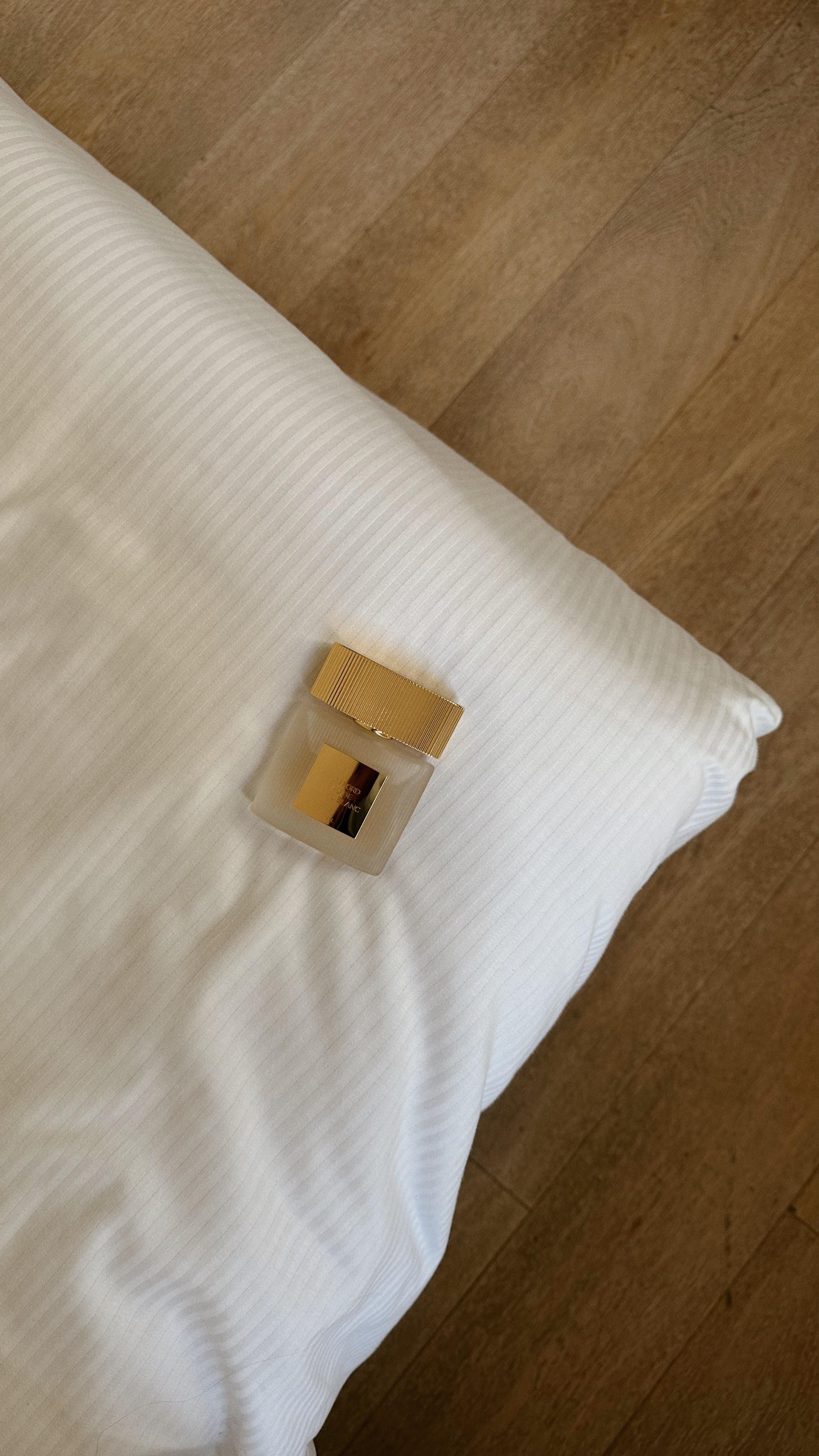 Instagram post by @mspaulabee for EssilorLuxottica. Caption reads: I wish I could thank her for this outfit inspo 🤭....