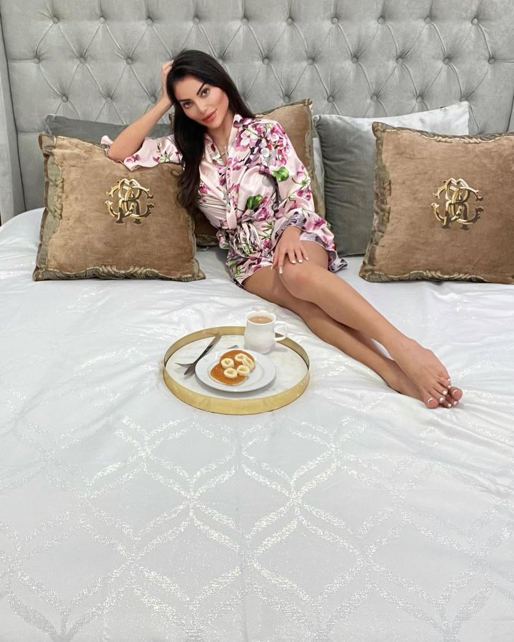 Instagram post by @maria_ell__ for Arista Living. Caption reads: 50% off beds use code Maria50 Thank you....