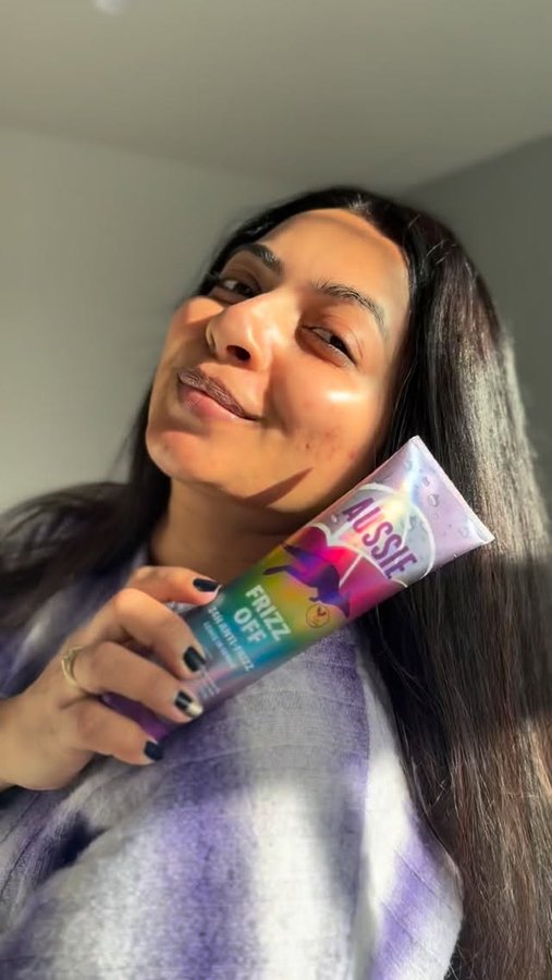 Instagram post by @jinnn_shiiii for SuperSavvyMe. Caption reads: 💕💜 Aussie frizz off leave in serum 💜💕

Instant....